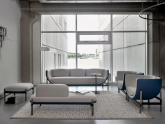 Capsule lounge