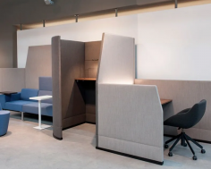 Bricks wall cubicle low