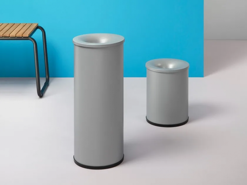 Self-extinguishing bin