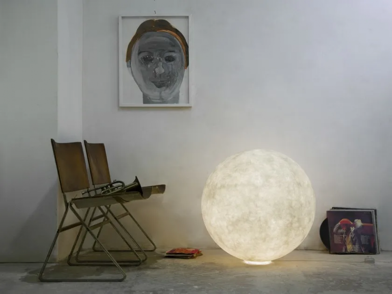 Floor moon