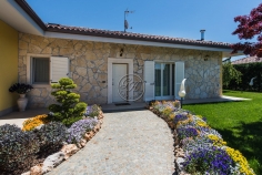 Natural stone garden paths 3