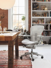 Кресло Aeron фабрики HermanMiller