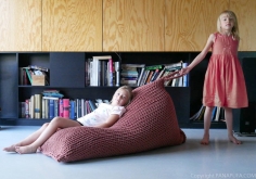 Triangle rope pouf