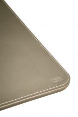 Столик боковой Fidelio 53x42x55 фабрики POLTRONA FRAU