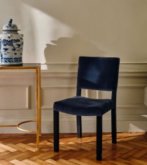 Стул без подлокотников Abbey Velvet Sapphire фабрики OKA