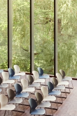 Стул без подлокотников N02 RECYCLE N02-20 фабрики FRITZ HANSEN