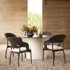 Стул с подлокотниками AKUU фабрики JANUS ET CIE