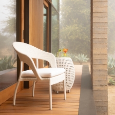 Стул с подлокотниками AKUU фабрики JANUS ET CIE
