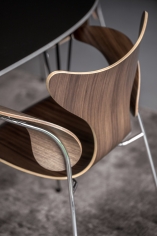 Стул с подлокотниками LILY 3208 фабрики FRITZ HANSEN