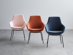 Стул с подлокотниками LITTLE GIRAFFE 3201 фабрики FRITZ HANSEN
