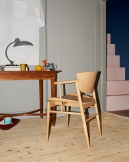 Стул с подлокотниками N01 фабрики FRITZ HANSEN