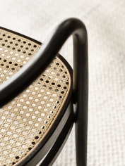 Стул с подлокотниками PK15™ Black coloured ash фабрики FRITZ HANSEN