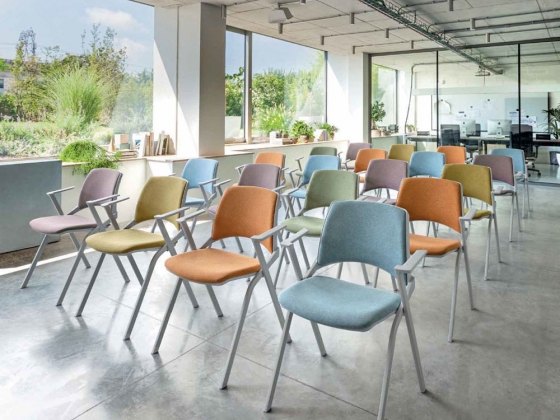 Стул с подлокотниками VOILÀ фабрики STYLOFFICE