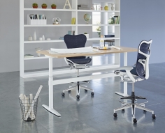 Стул высокий Mirra 2 фабрики Herman Miller
